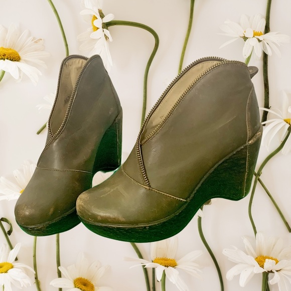 💰SOLD💰Jambu Indigo Distressed Wedge Booties - Picture 5 of 8